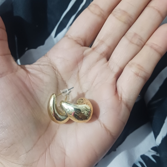 Women Fashion Gold Raindrop Mini Stud Earrings - Picture 3 of 9